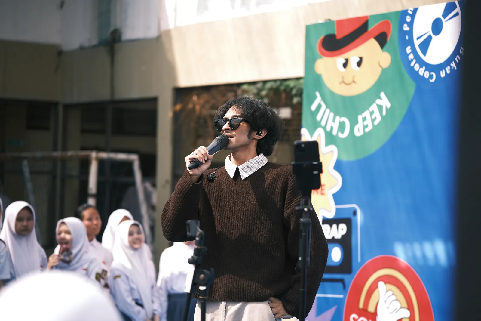 Tetap Membumi di Puncak Popularitas: Bukti Kedewasaan Karakter Musisi Weswey