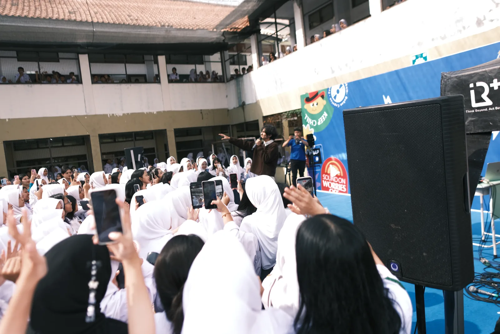 Bukan Cuma Bernyanyi, Weswey Bagikan Pesan Semangat untuk Para Siswa