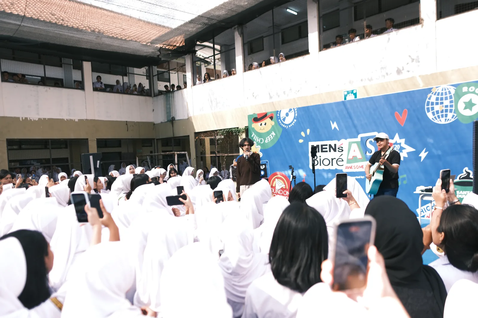 Sikap Ramah dan Membumi Weswey Di Luar Panggung Pensi Sekolah