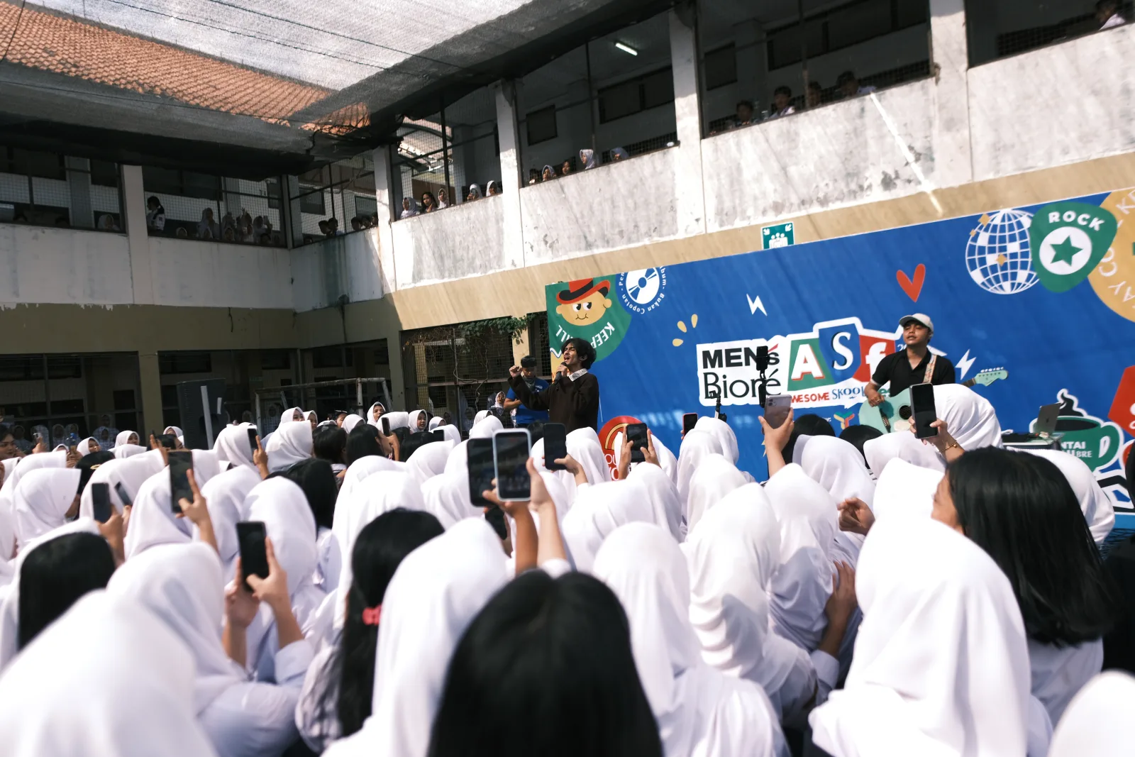 Momen Canda Tawa Weswey di Atas Panggung yang Bikin Siswa Makin Kagum