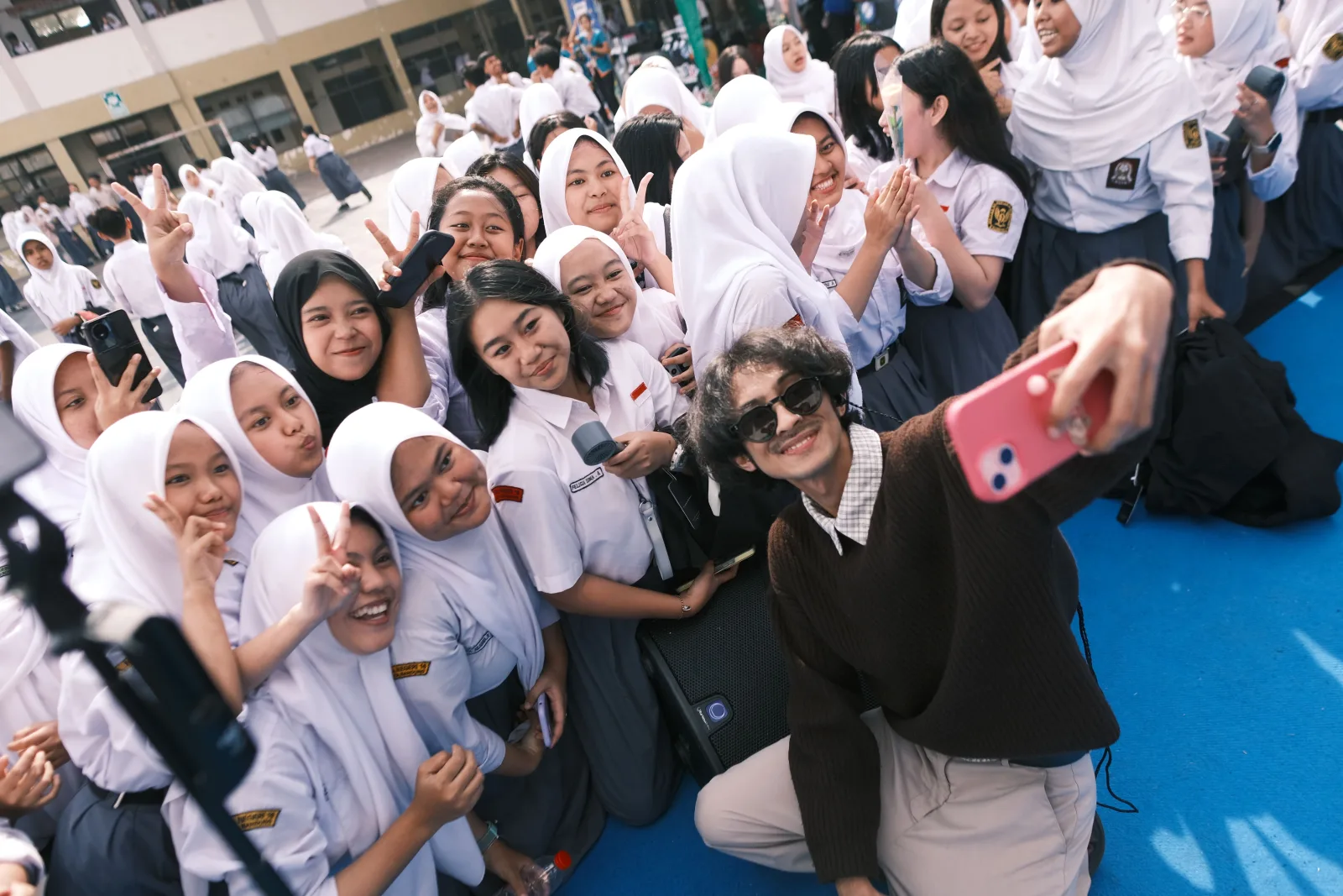 Momen Paling Emosional Saat Weswey Bawakan 'Kenangan Terindah' di Acara Sekolah