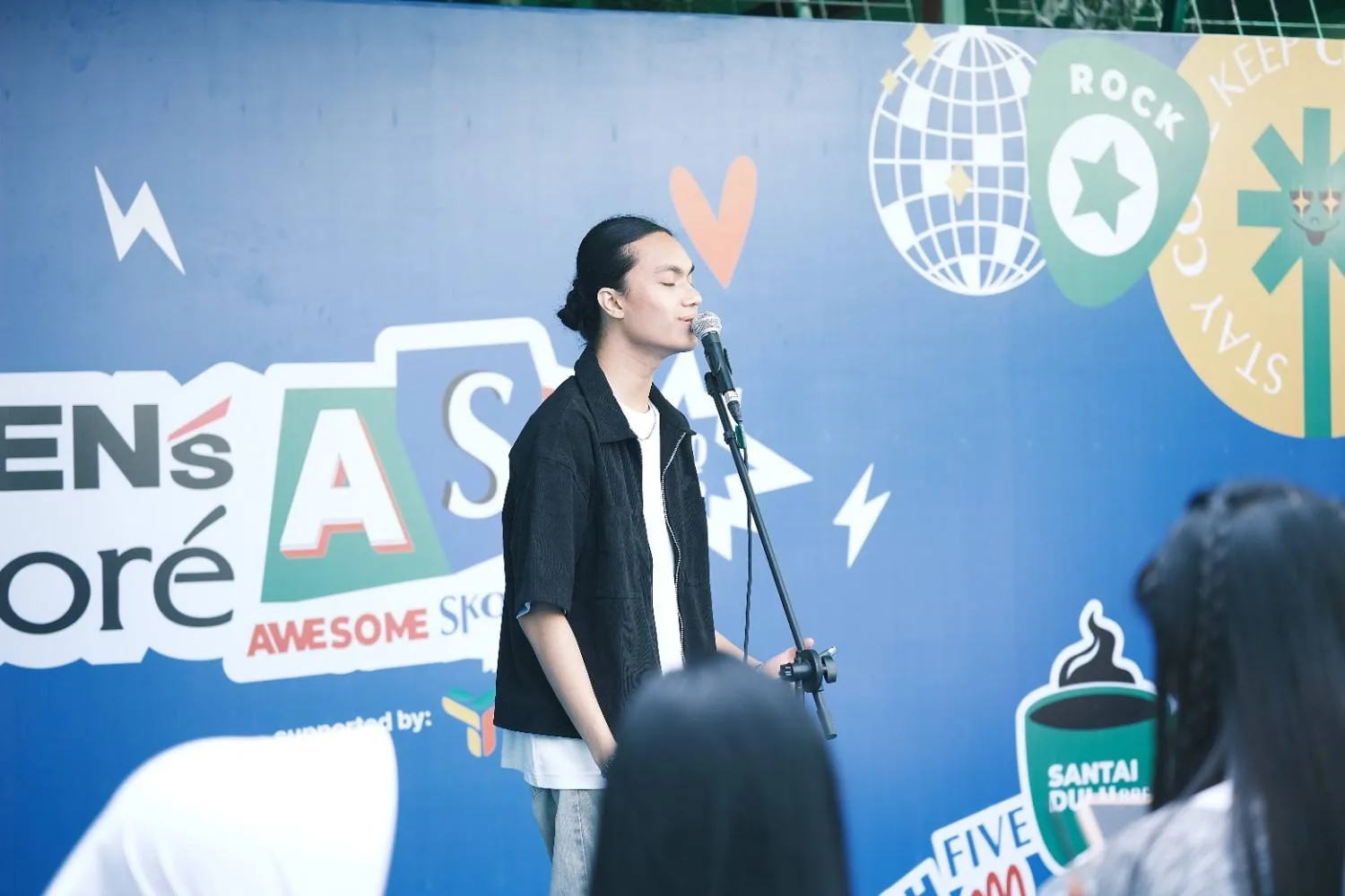 Alasan Mengapa Pensi Sekolah Sekarang Mirip Mini Festival Musik Komersial