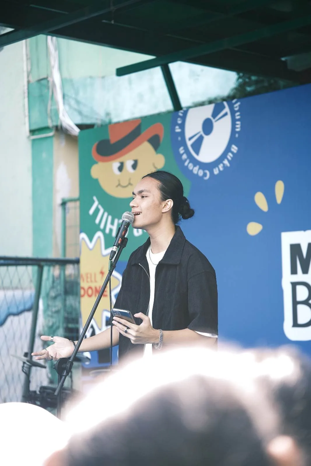 Apa yang Terjadi di Backstage 10 Menit Sebelum Guest Star Naik Panggung?