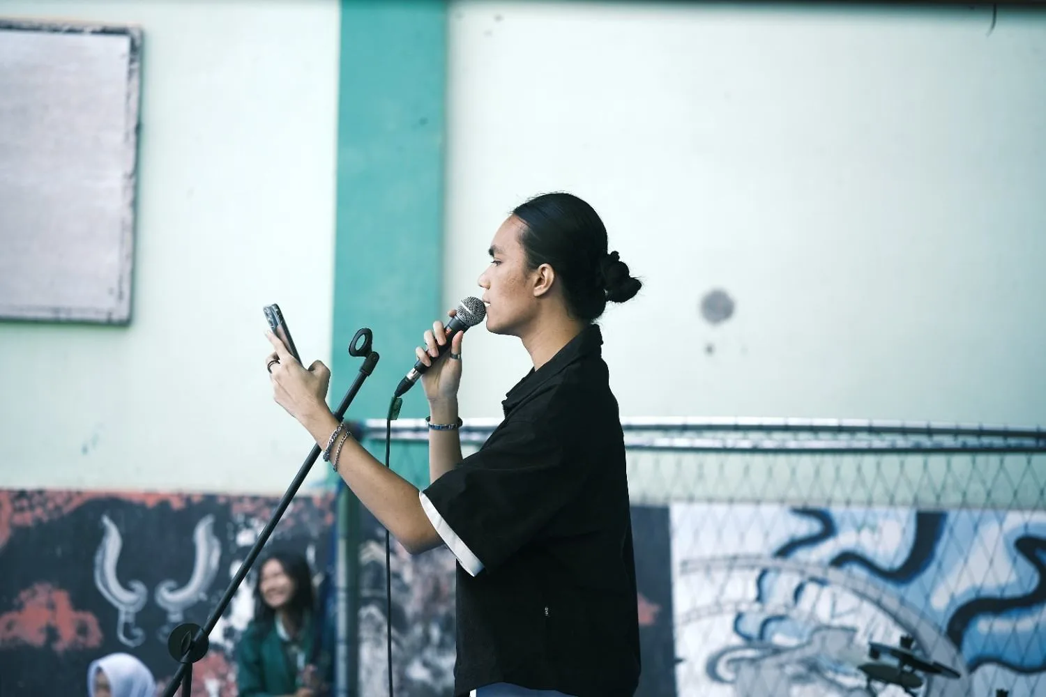 Cara Membangun Komunikasi yang Baik Antara Panitia dan Manajemen Artis
