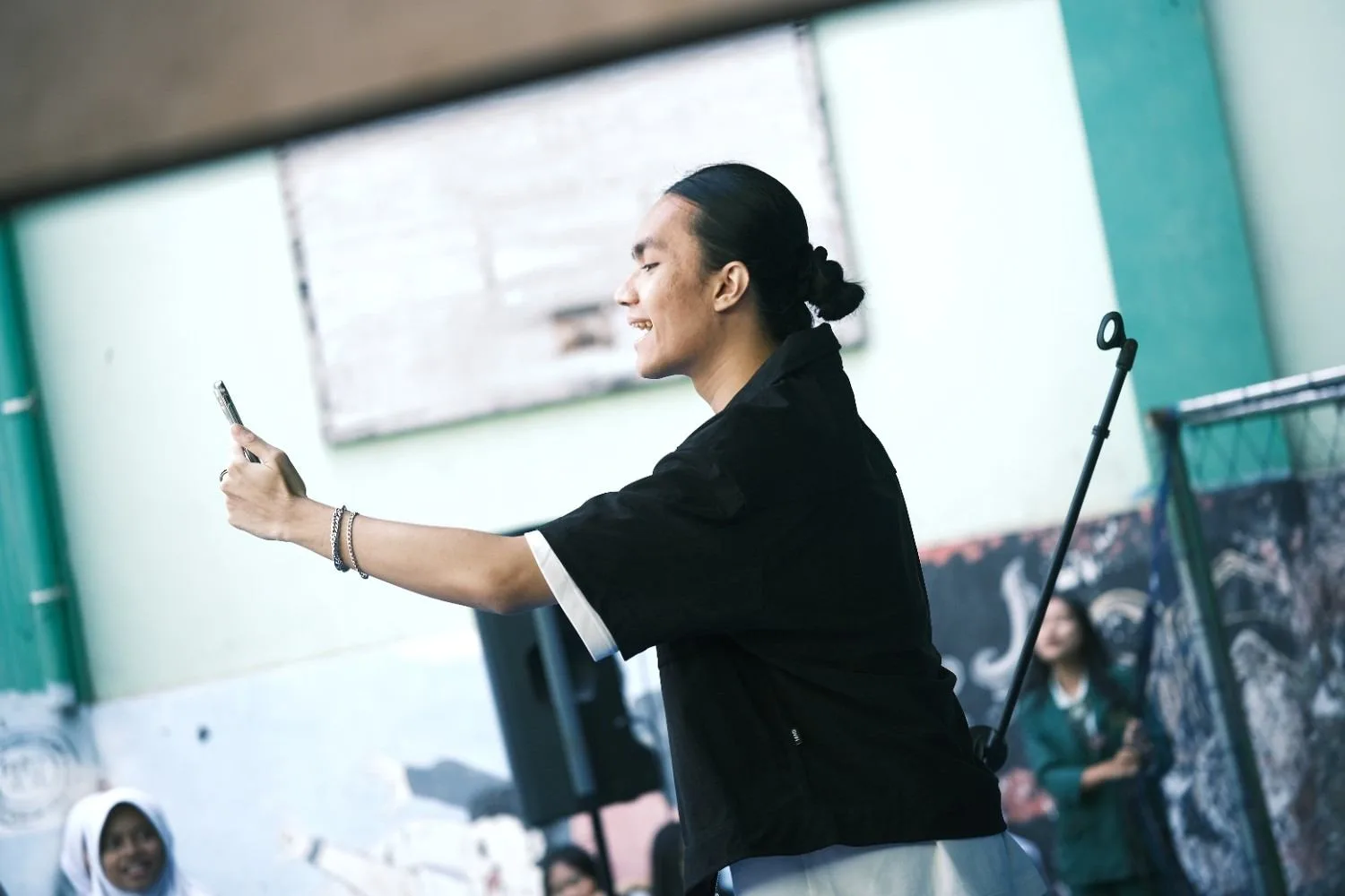 Trik Menghadapi Artis yang Datang Terlambat Karena Kendala Jadwal